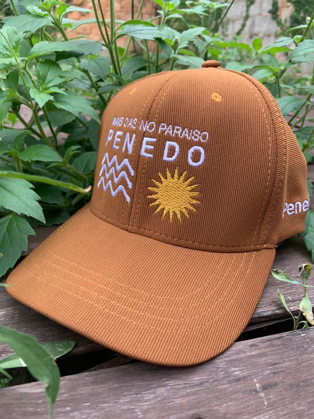 Boné Por Mais Dias No Paraiso Camurça 